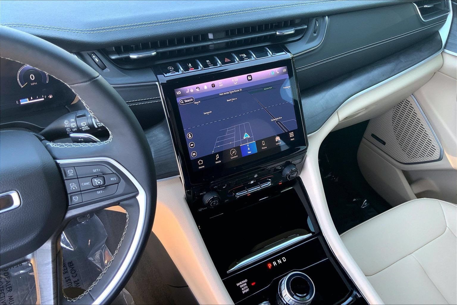 Certified 2023 Jeep Grand Cherokee L Limited w/ Black Appearance Package AWD/4WD image 6