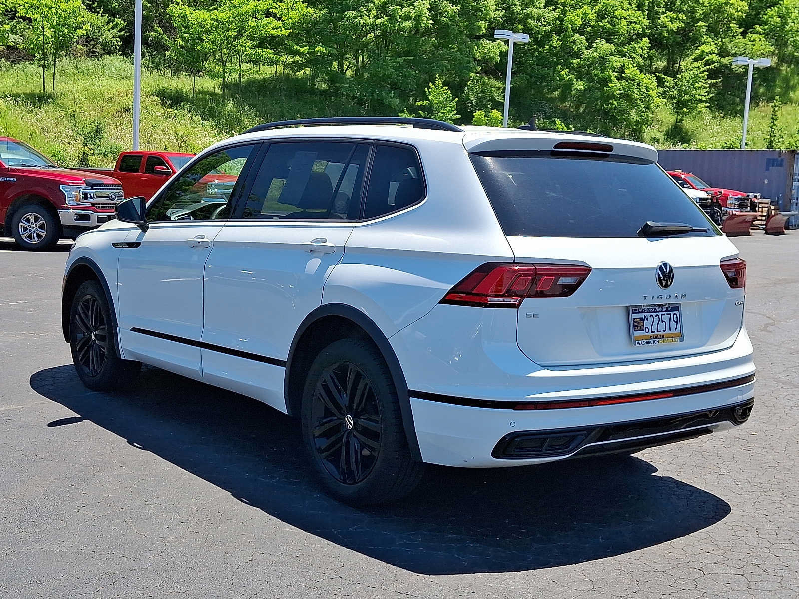 Used 2022 Volkswagen Tiguan SE R-Line AWD/4WD image 4