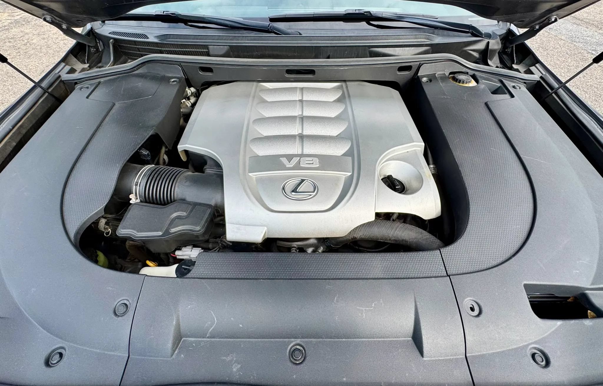 Used 2013 Lexus LX 570 4WD w/ Luxury Pkg image 21