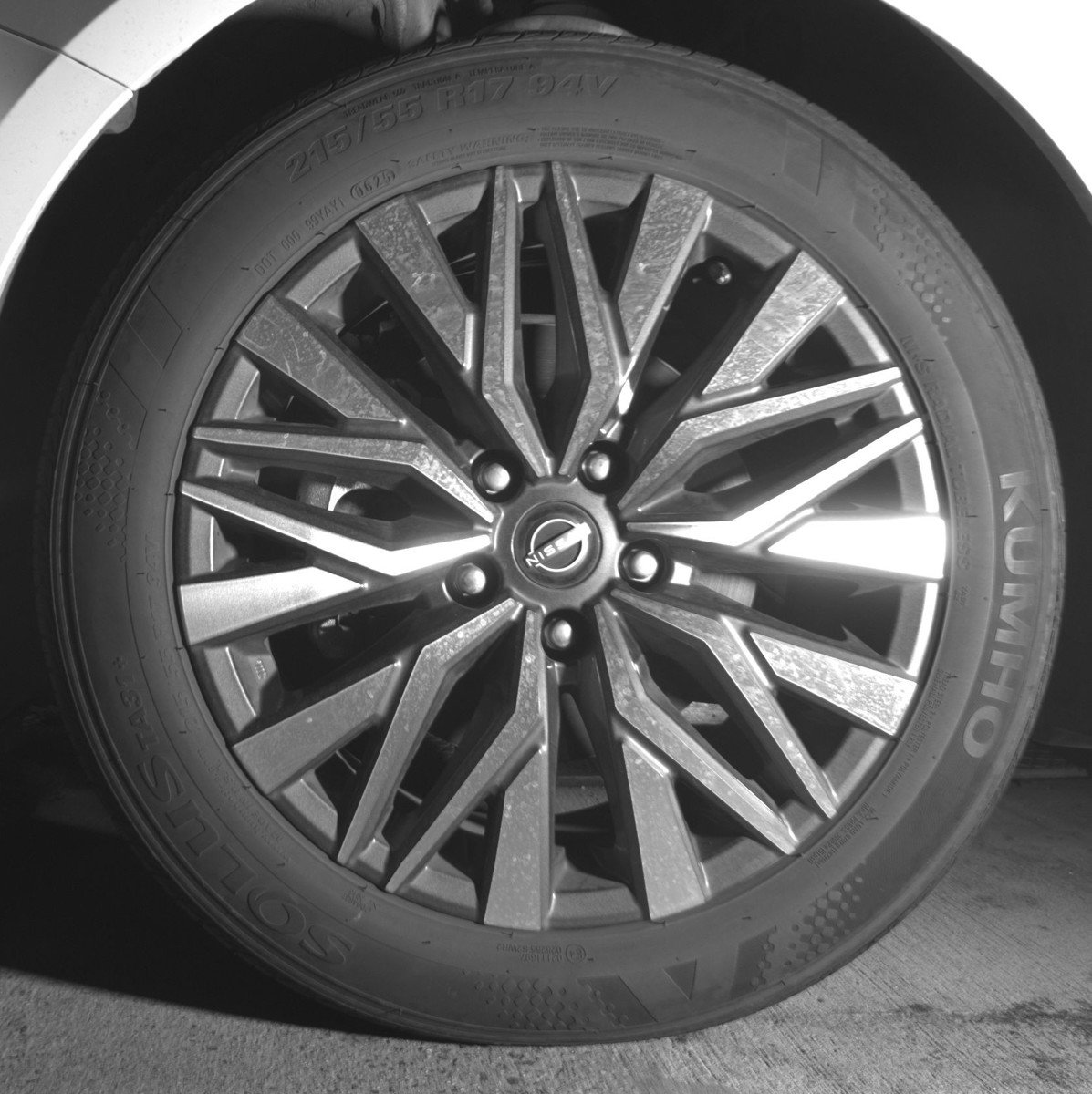 Used 2025 Nissan Altima 2.5 SV FWD image 12