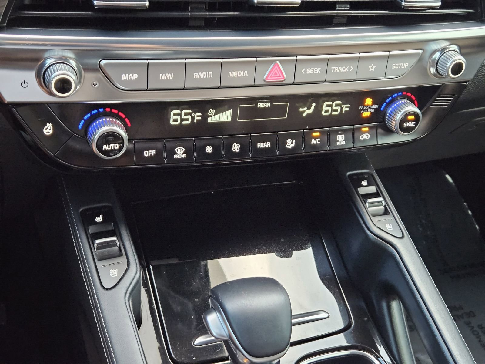 Used 2022 Kia Telluride SX w/ SX Prestige Package image 16