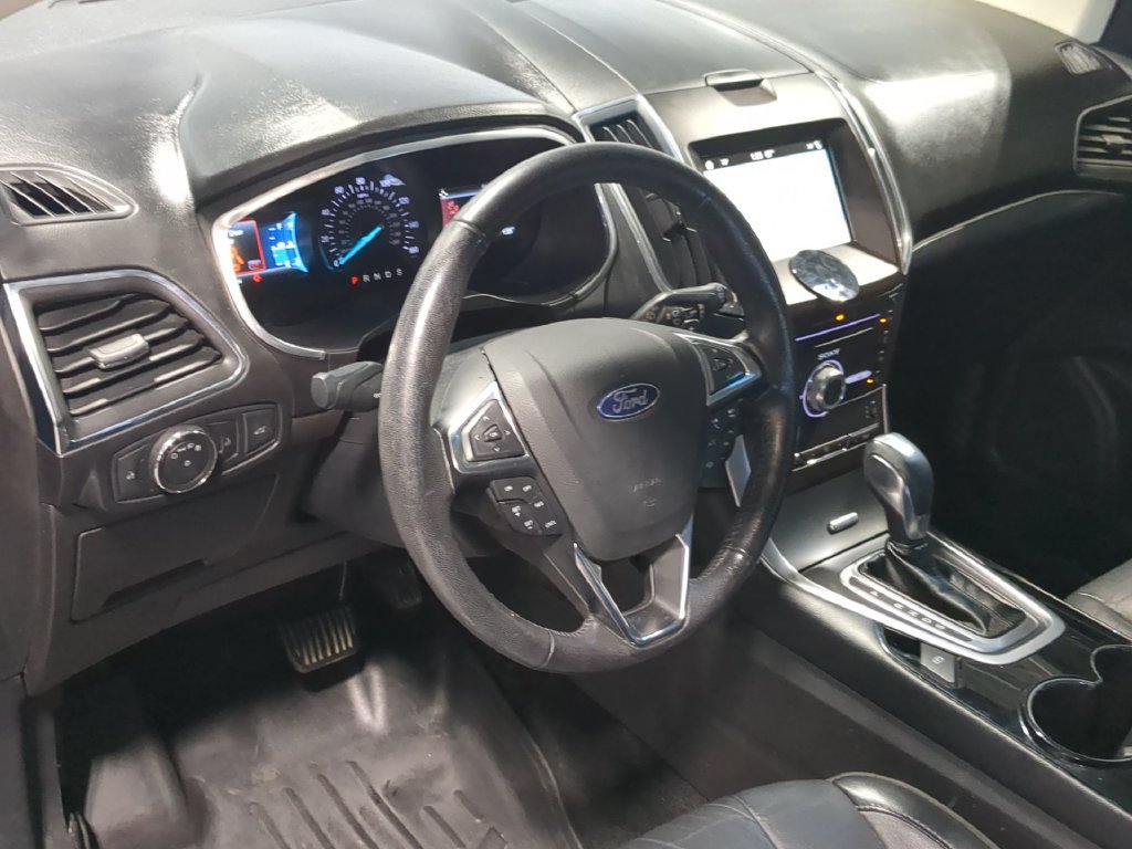 Used 2018 Ford Edge Titanium w/ Technology Package AWD/4WD image 12