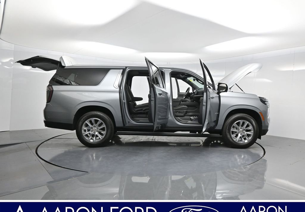Used 2025 Chevrolet Suburban Premier image 4