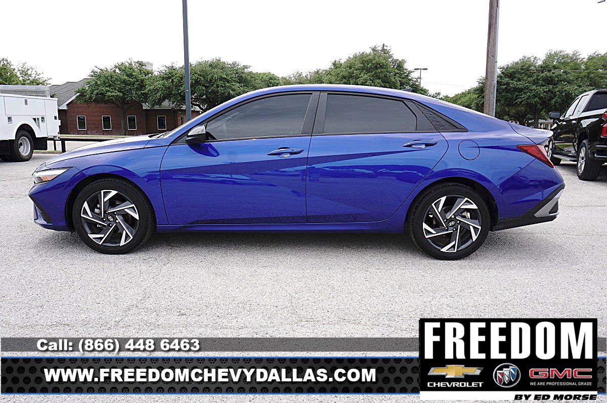 Used 2025 Hyundai Elantra Sport FWD image 4