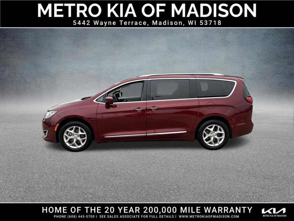 Used 2019 Chrysler Pacifica Touring-L Plus FWD image 3