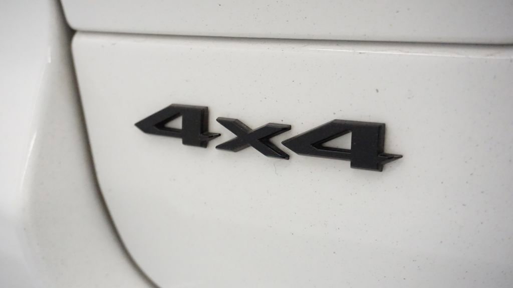 Certified 2023 Jeep Grand Cherokee Limited w/ Black Appearance Package image 14