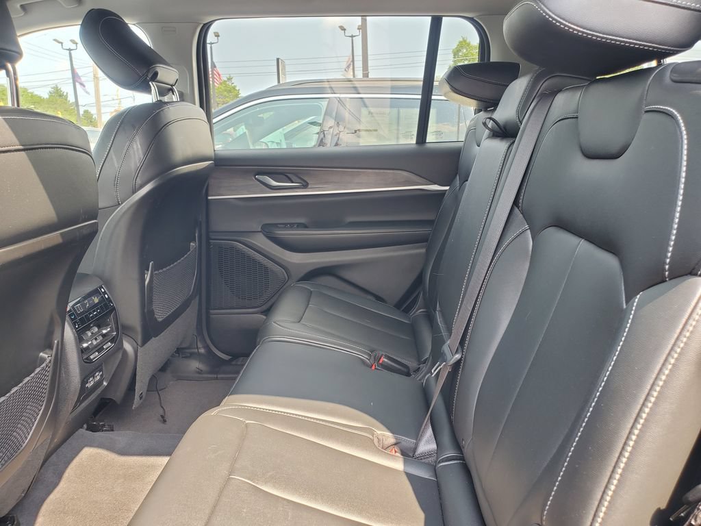 Used 2023 Jeep Grand Cherokee L Limited AWD/4WD image 24
