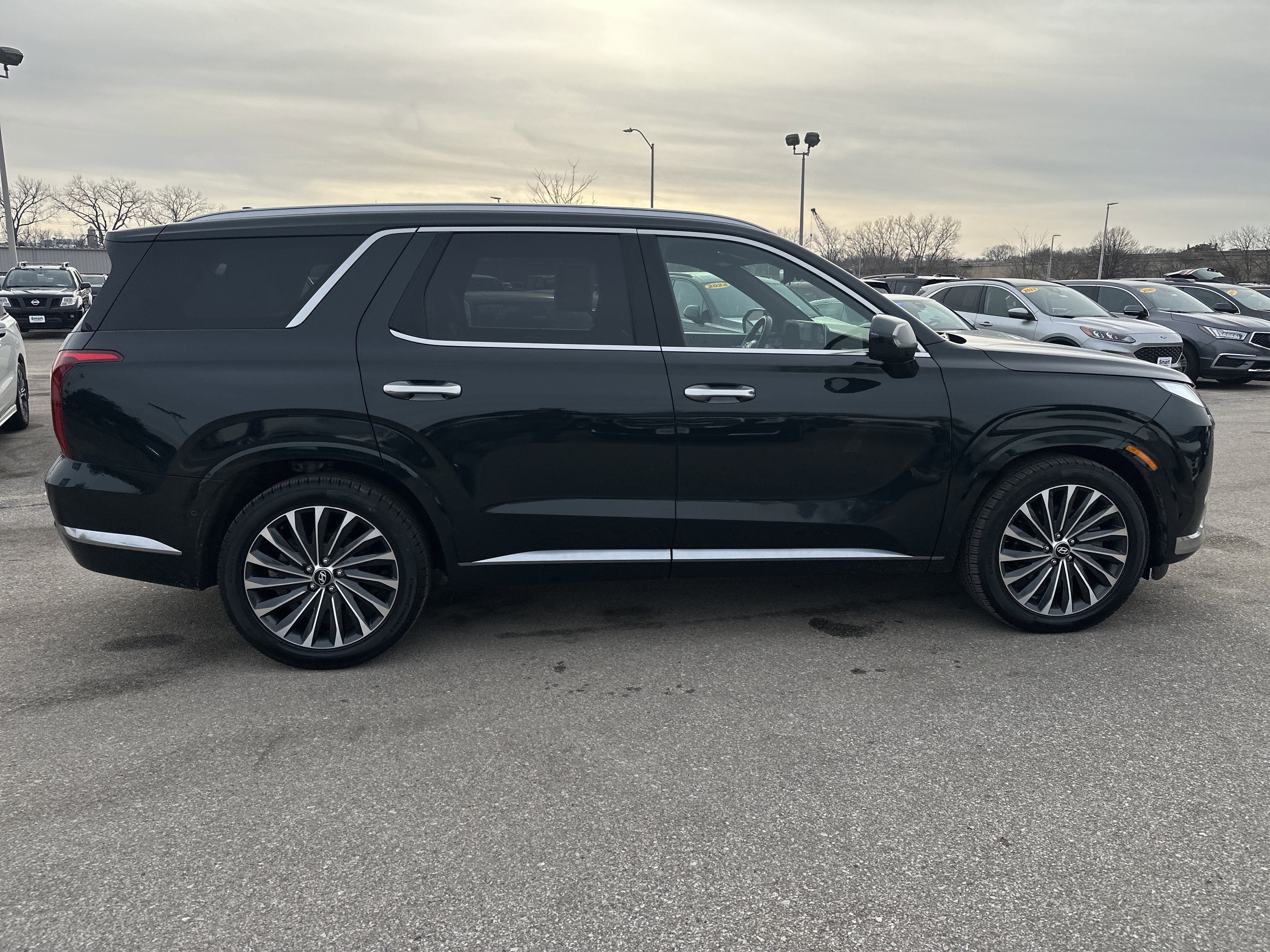 Used 2023 Hyundai Palisade Calligraphy image 4