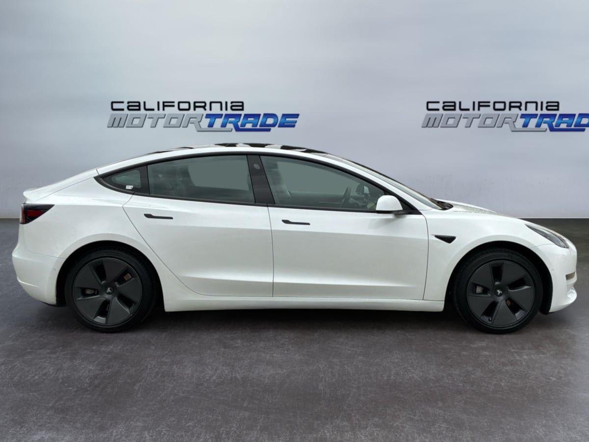 Used 2022 Tesla Model 3 Standard Range RWD image 4