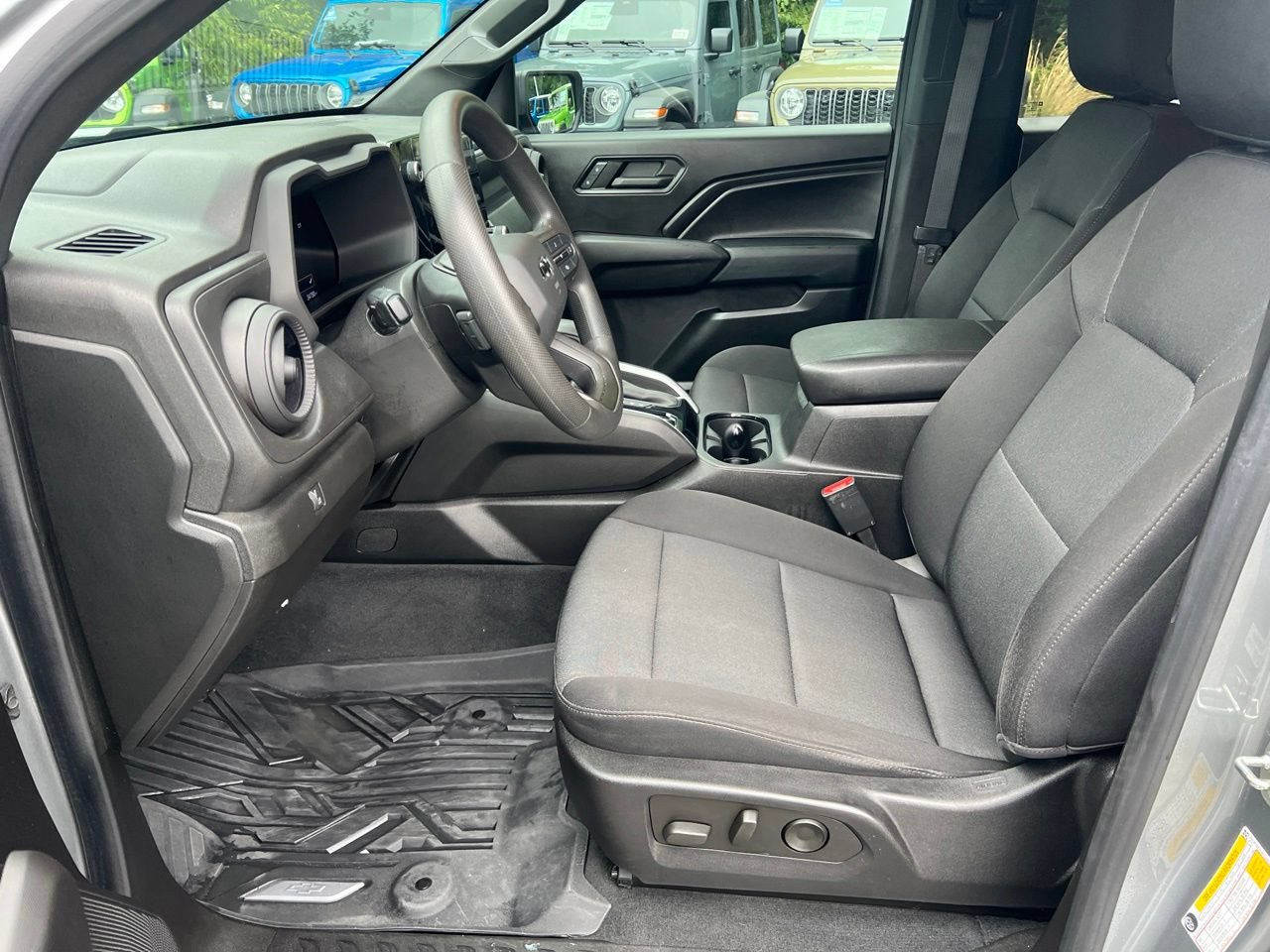 Used 2023 Chevrolet Colorado Trail Boss AWD/4WD image 12