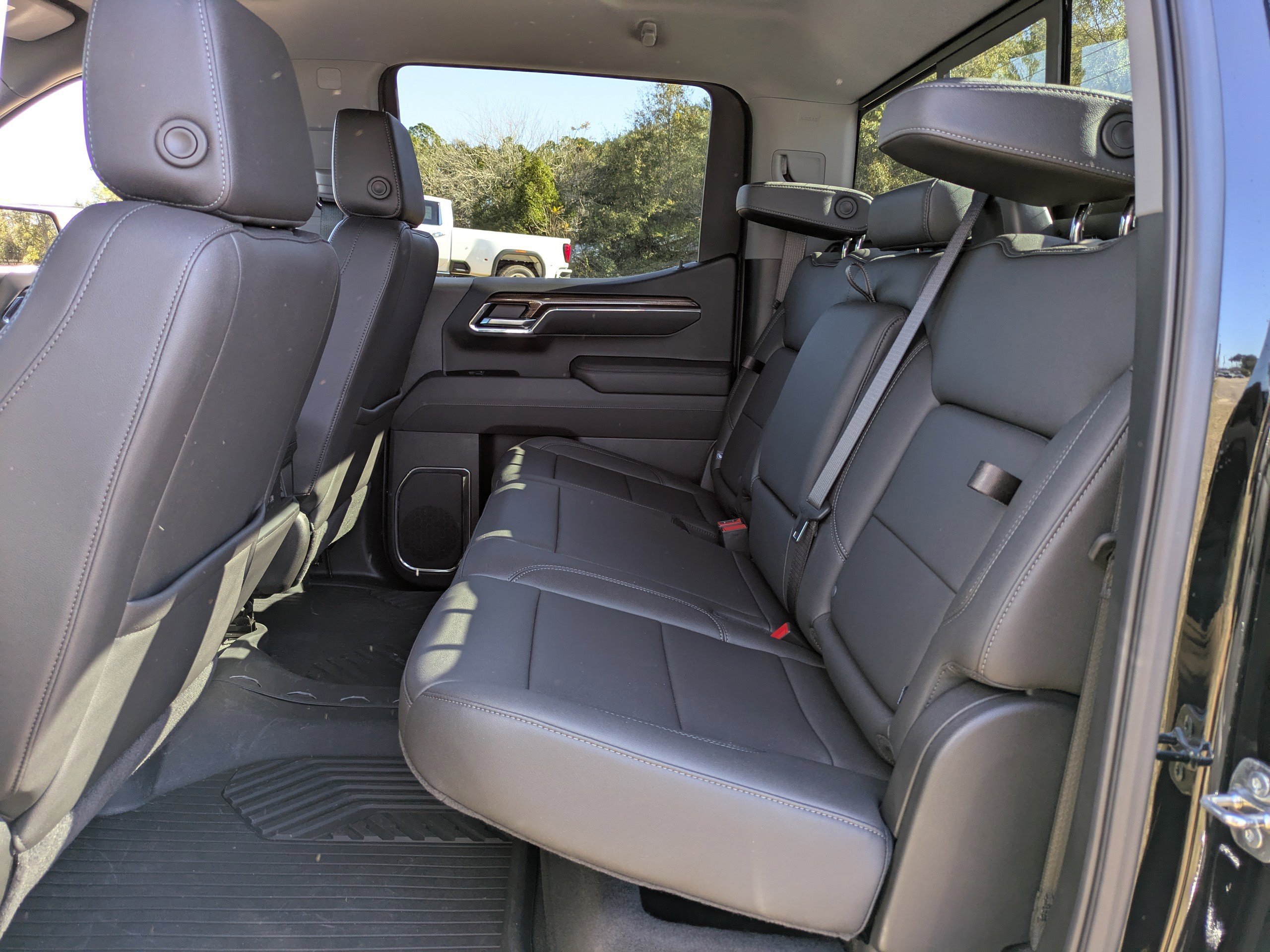 Used 2025 Chevrolet Silverado 1500 LT Trail Boss w/ Convenience Package II image 14