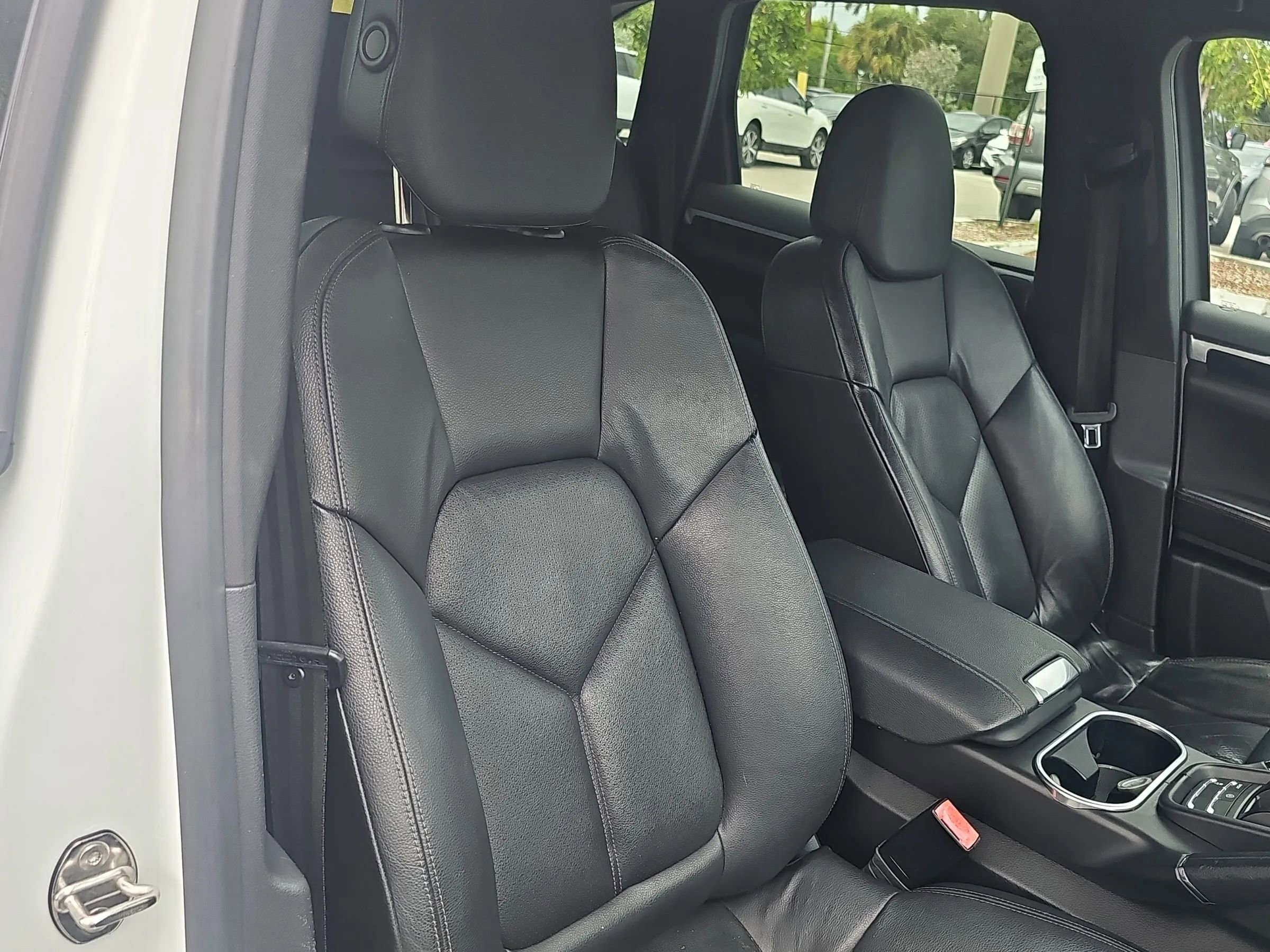 Used 2014 Porsche Cayenne image 37