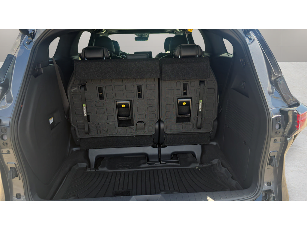 Used 2025 Toyota Sienna Platinum AWD/4WD image 9
