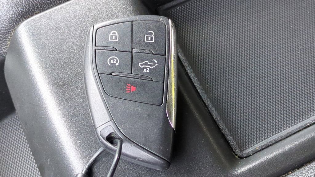 Used 2025 Chevrolet Silverado 1500 LT RWD image 23
