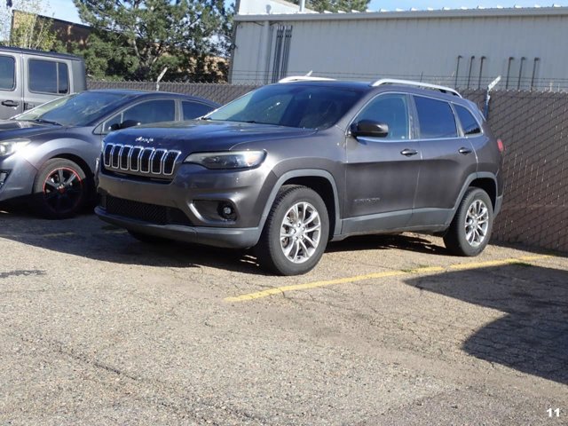 Used 2019 Jeep Cherokee Latitude Plus w/ Cold Weather Group AWD/4WD image 6