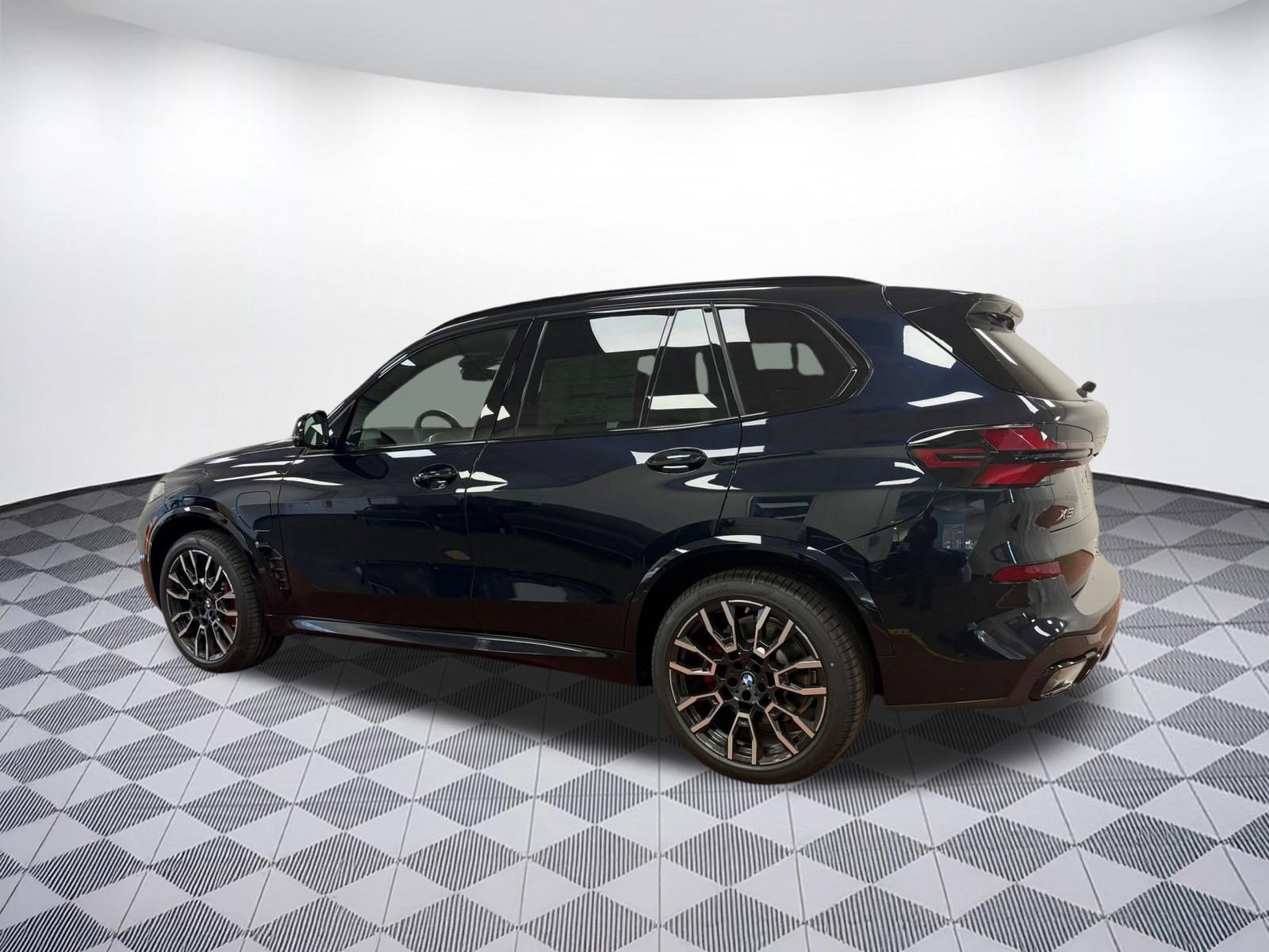 New 2026 BMW X5 xDrive50e image 3