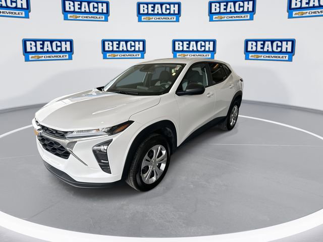 Used 2025 Chevrolet Trax LS image 4