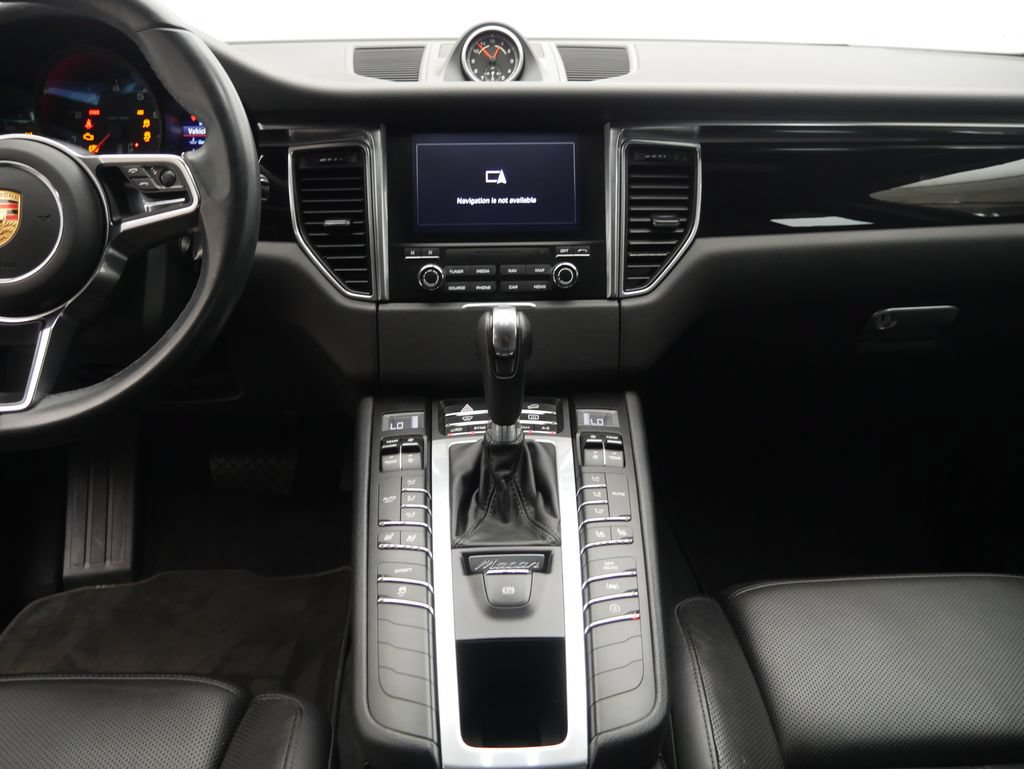 Certified 2018 Porsche Macan Sport Edition AWD/4WD image 30