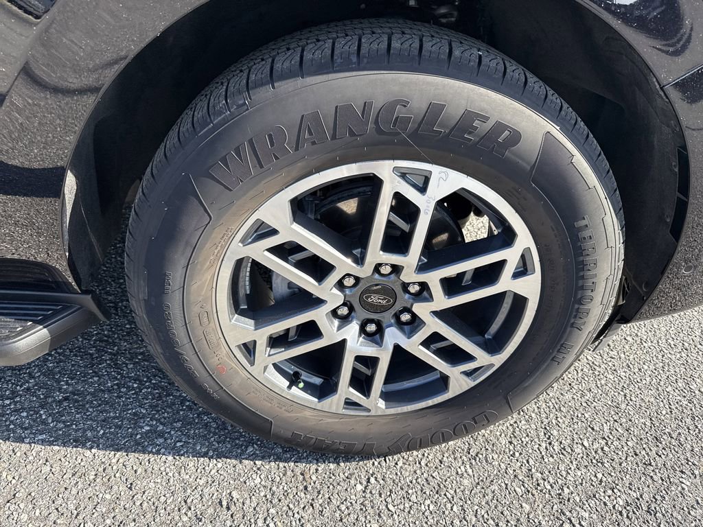 Used 2025 Ford Expedition Active image 12