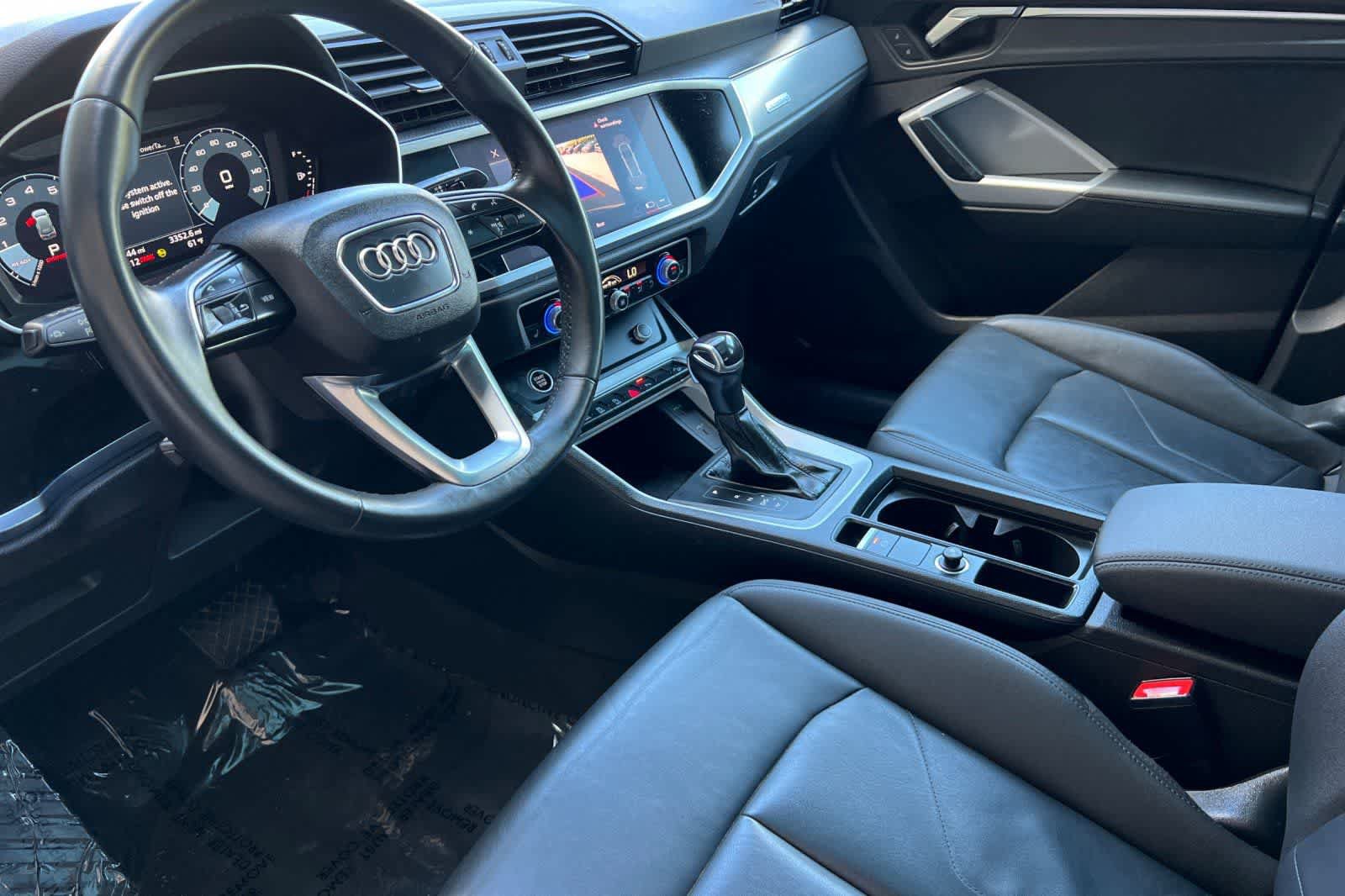 Used 2022 Audi Q3 2.0T Premium w/ Convenience Package AWD/4WD image 12