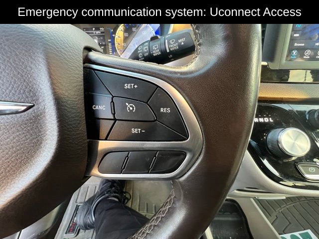 Used 2018 Chrysler Pacifica Touring-L image 16