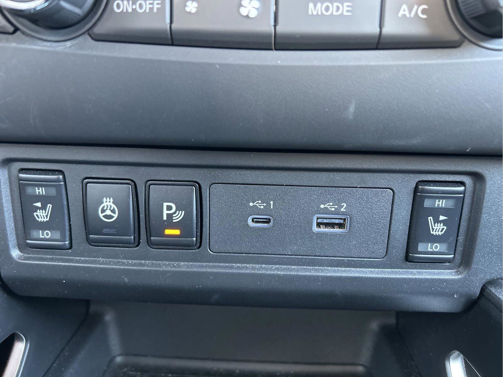 Used 2025 Nissan Frontier SV w/ SV Convenience Package image 32