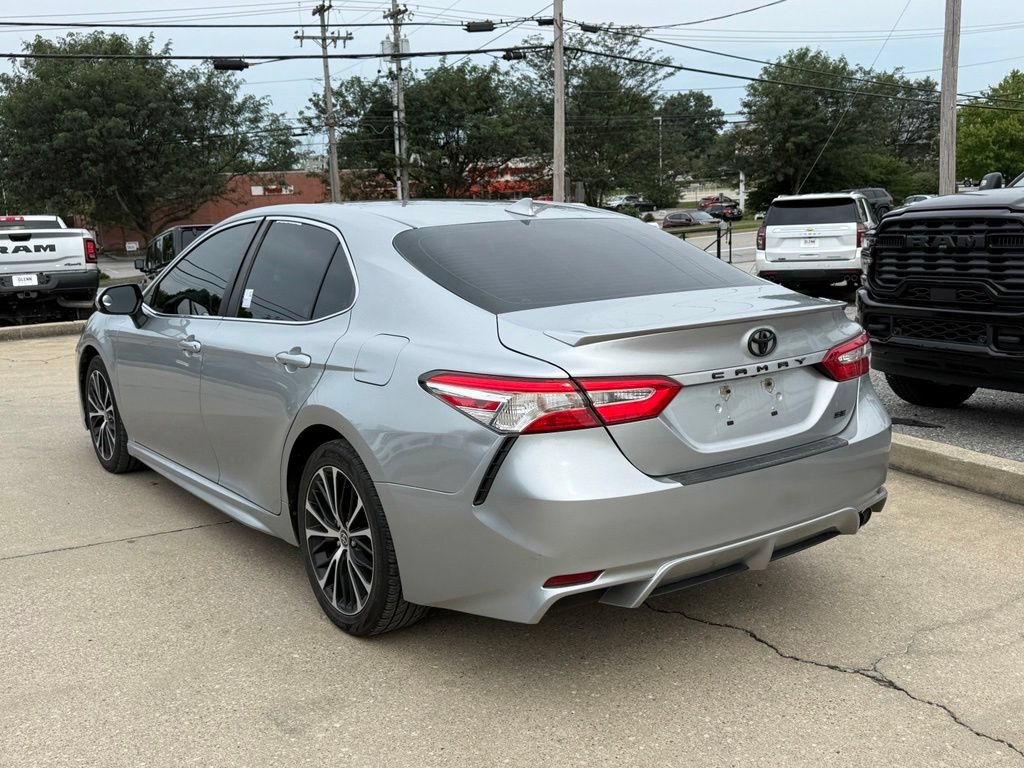 Used 2020 Toyota Camry SE FWD image 8