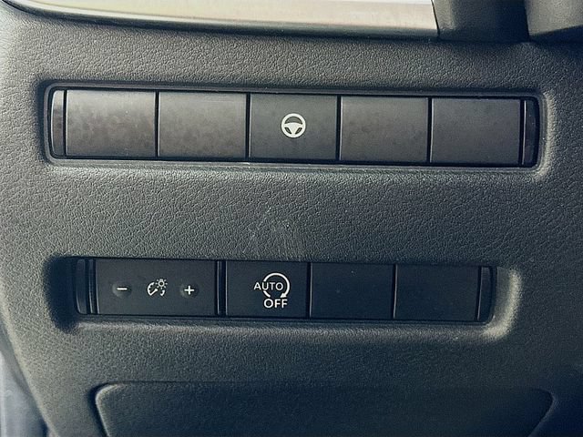 Used 2023 Nissan Rogue SV FWD image 10