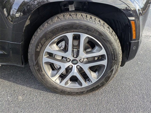 Used 2024 Land Rover Defender 110 X-Dynamic SE image 12