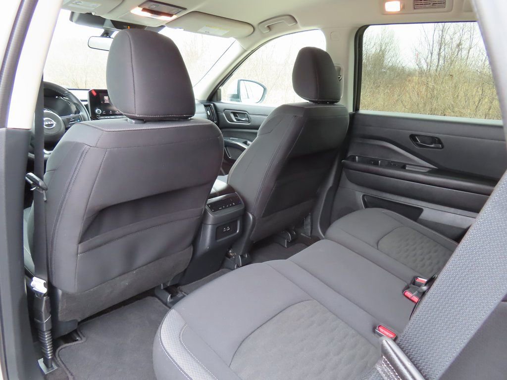 Used 2025 Nissan Pathfinder SV image 27