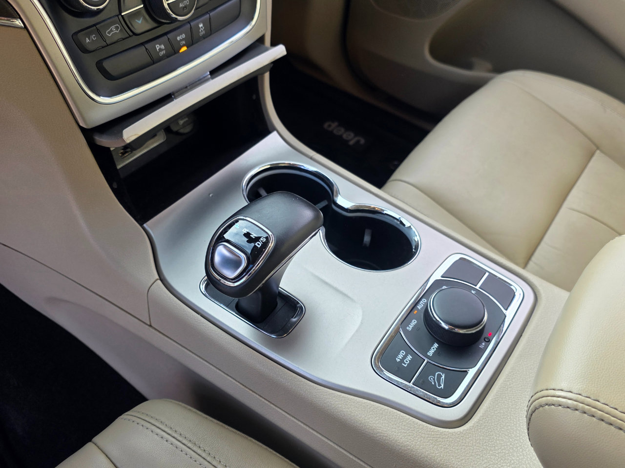 Used 2014 Jeep Grand Cherokee Limited image 9