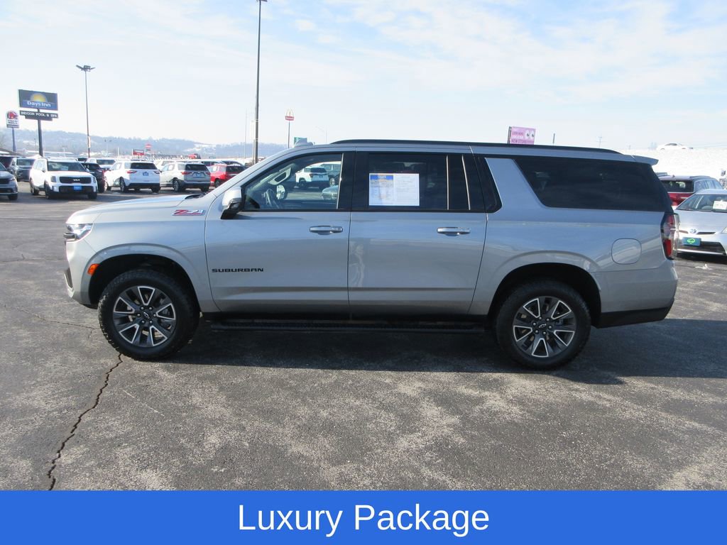 Certified 2024 Chevrolet Suburban Z71 w/ Luxury Package image 2