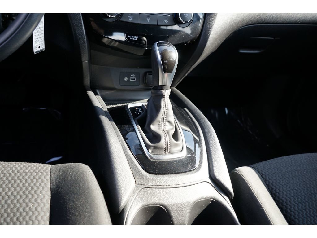 Used 2022 Nissan Rogue Sport S image 24