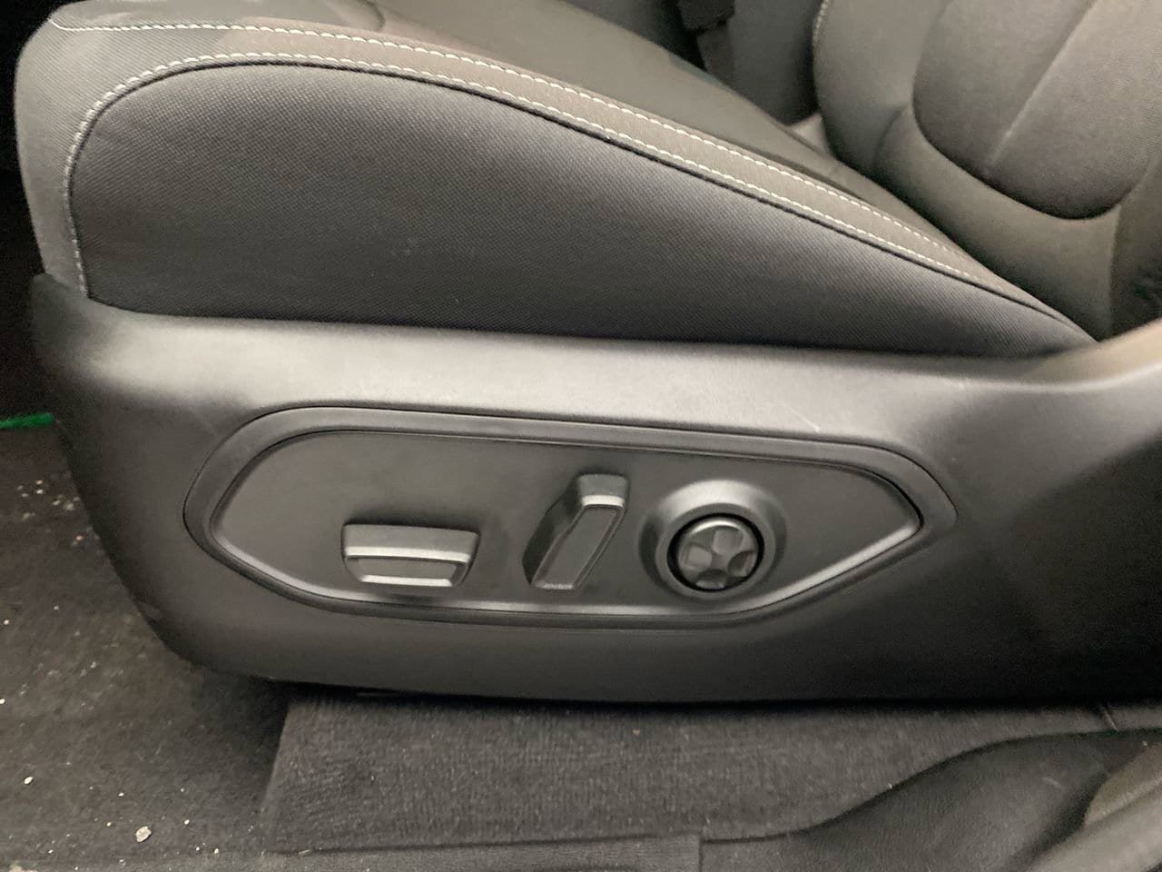 New 2025 Jeep Grand Cherokee Laredo X w/ Luxury Tech Group I AWD/4WD image 12