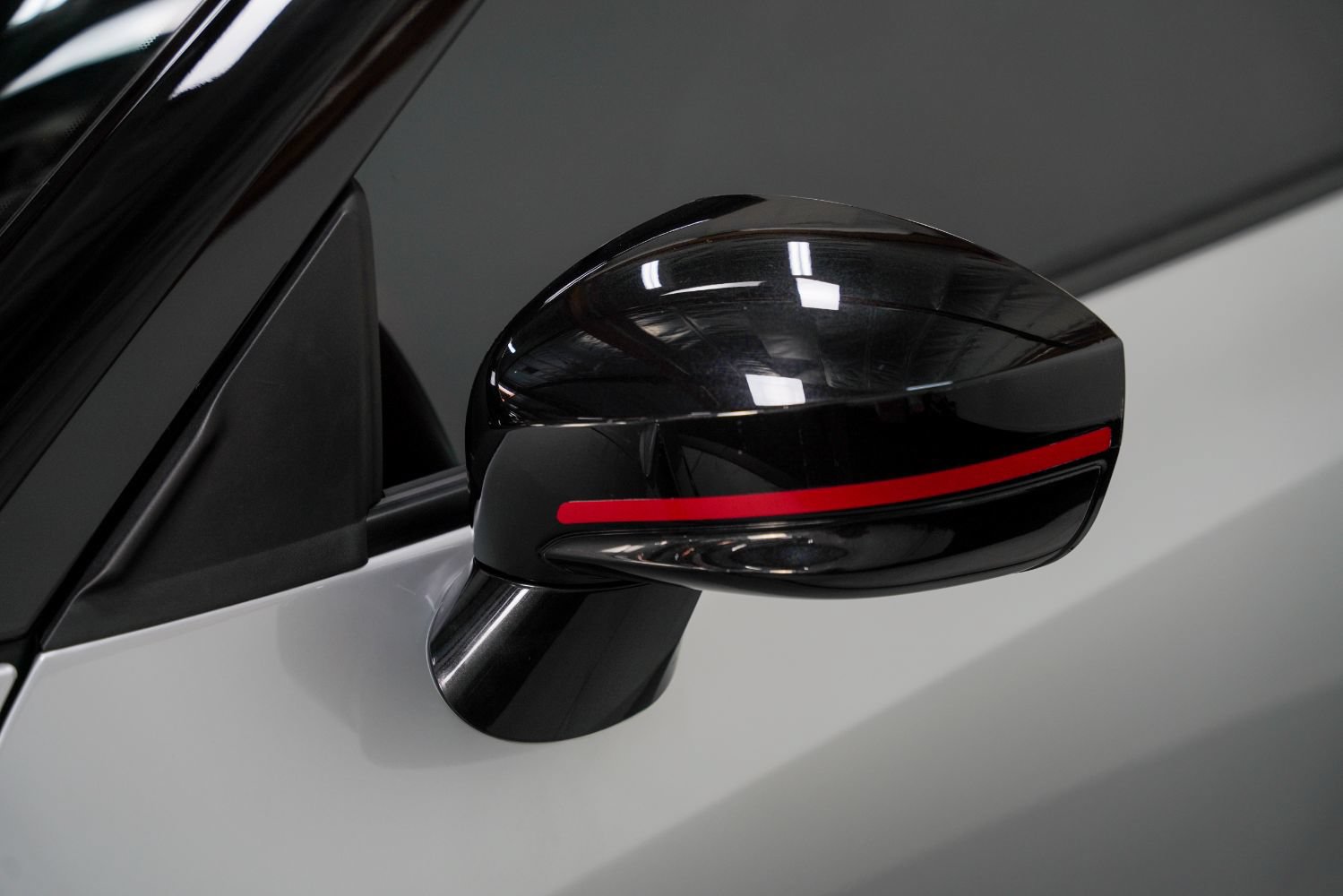 Used 2018 Nissan GT-R NISMO AWD/4WD image 16