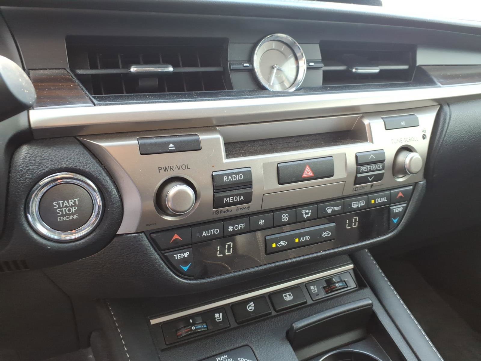 Used 2016 Lexus ES 350 w/ Luxury Package w/Wood Trim FWD image 13