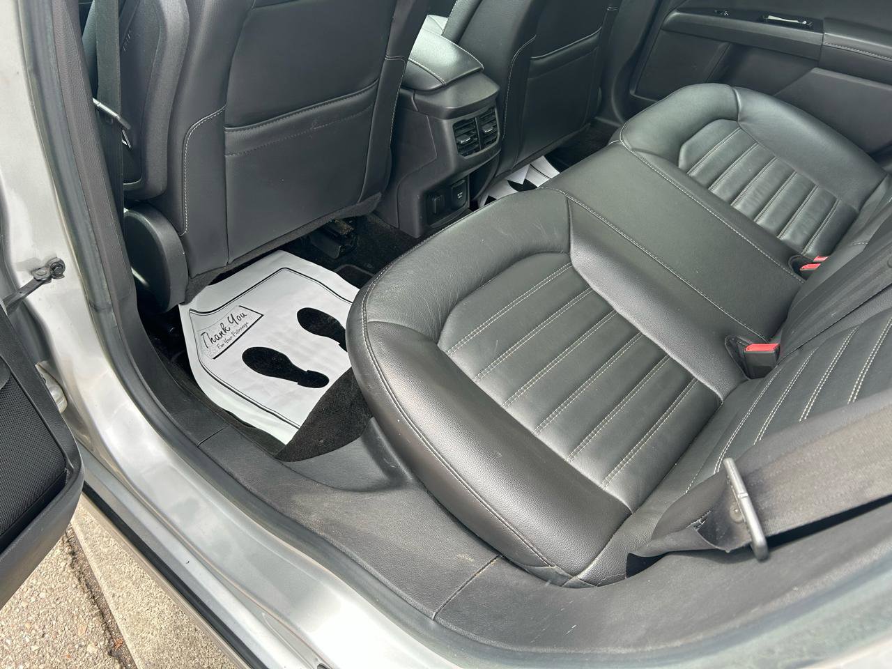 Used 2014 Ford Fusion SE w/ Equipment Group 202A FWD image 9