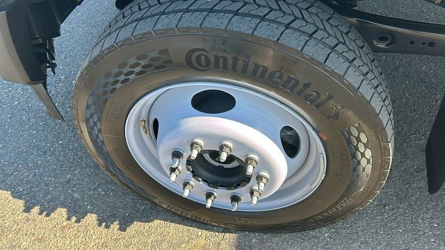 New 2025 Ford F550 4x4 Regular Cab Super Duty image 10