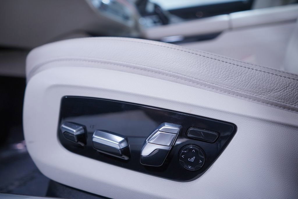 Used 2022 BMW 740i image 18