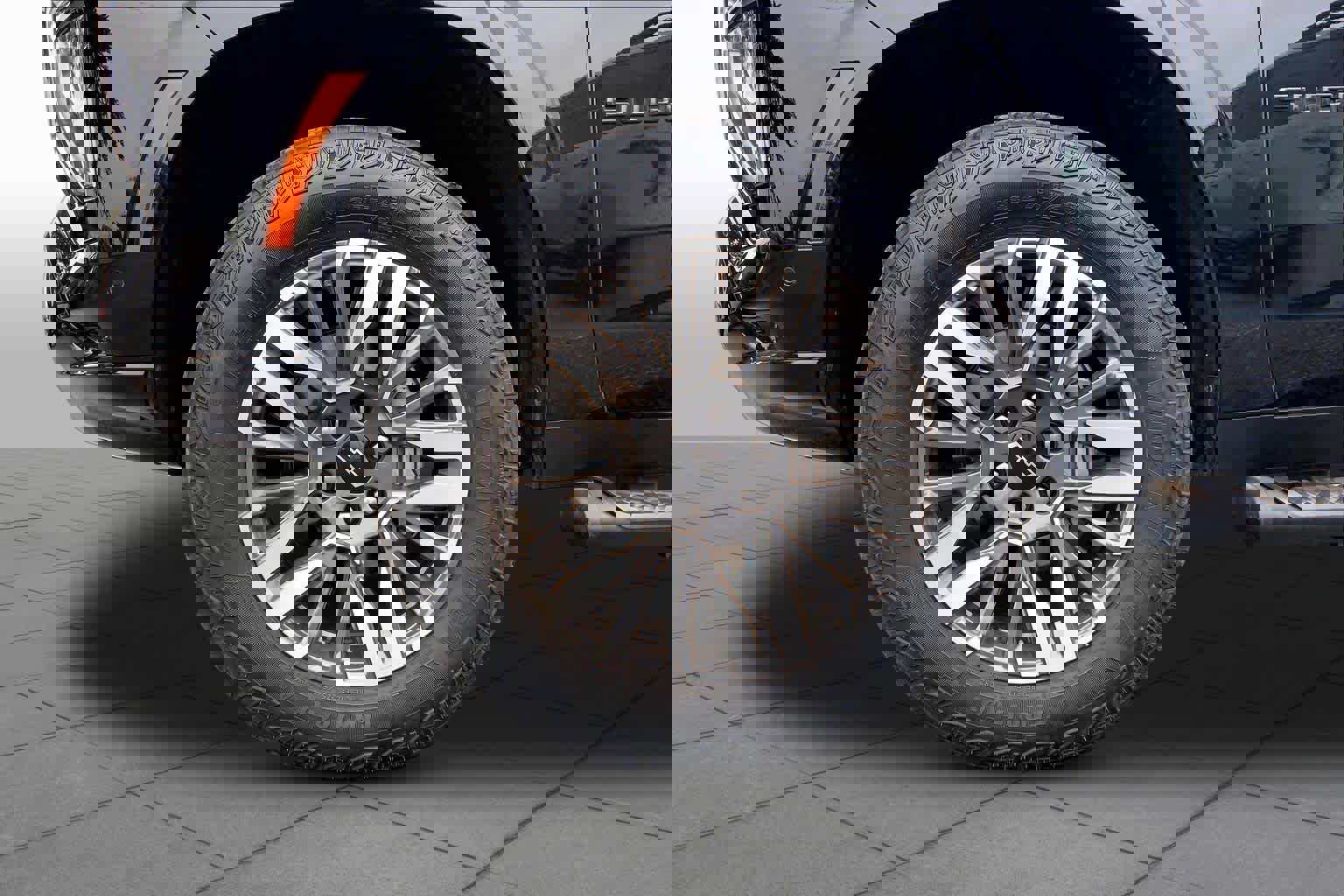 Used 2025 Chevrolet Suburban Z71 AWD/4WD image 11