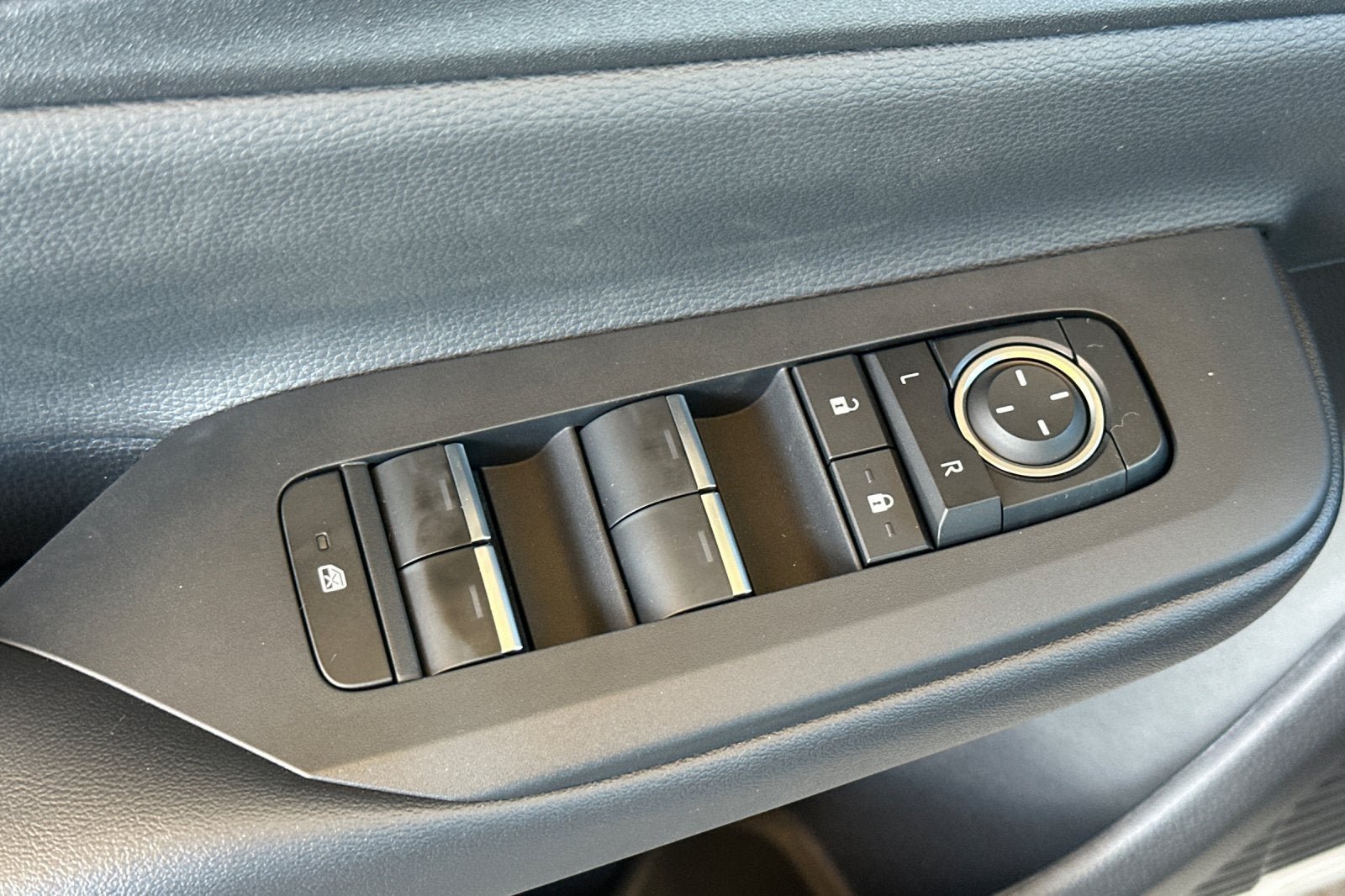 New 2027 Toyota Prius FWD image 13