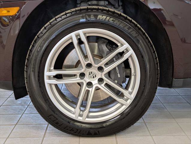 Used 2025 Porsche Macan AWD/4WD image 9