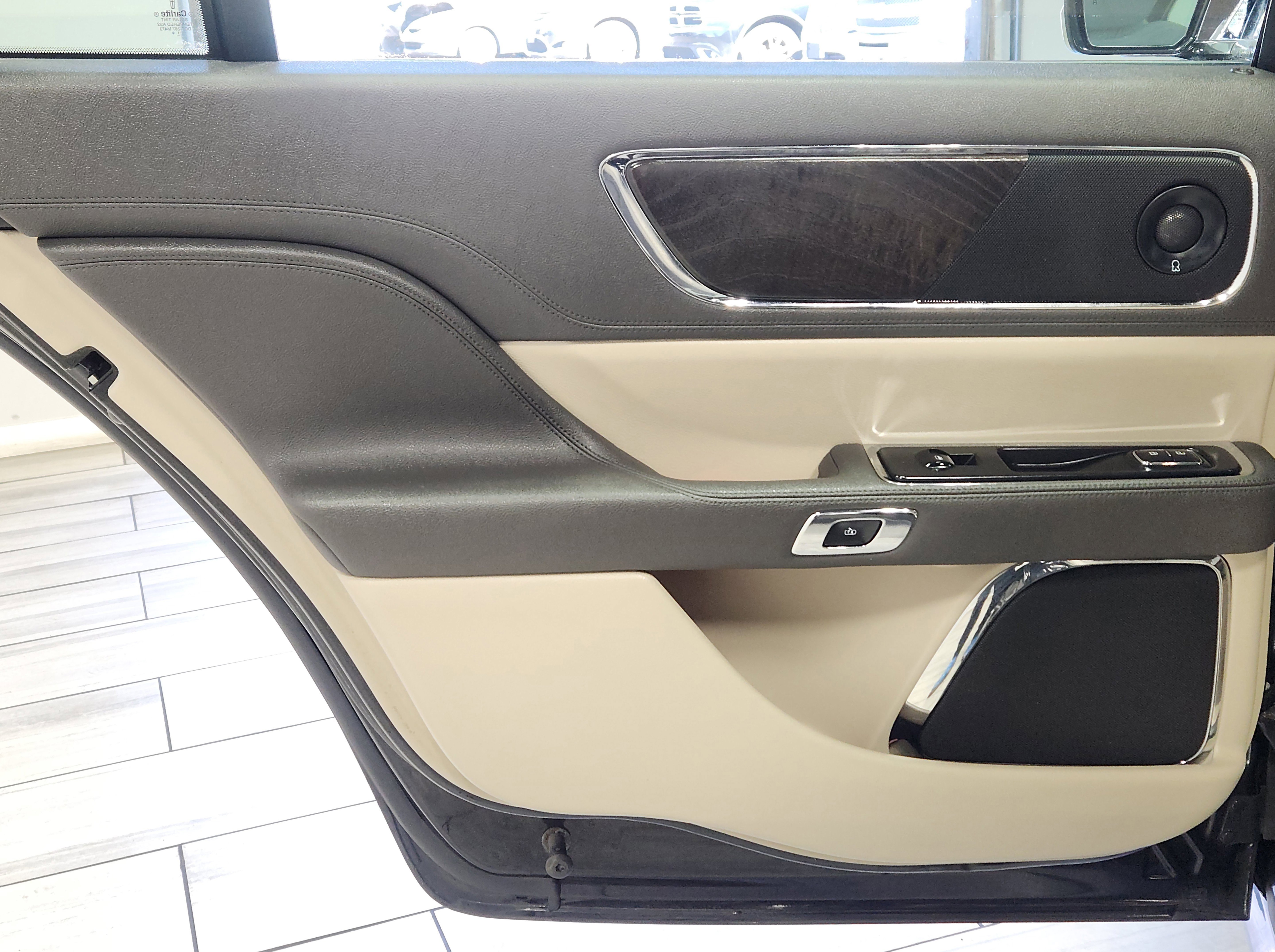 Used 2019 Lincoln Continental Reserve image 12