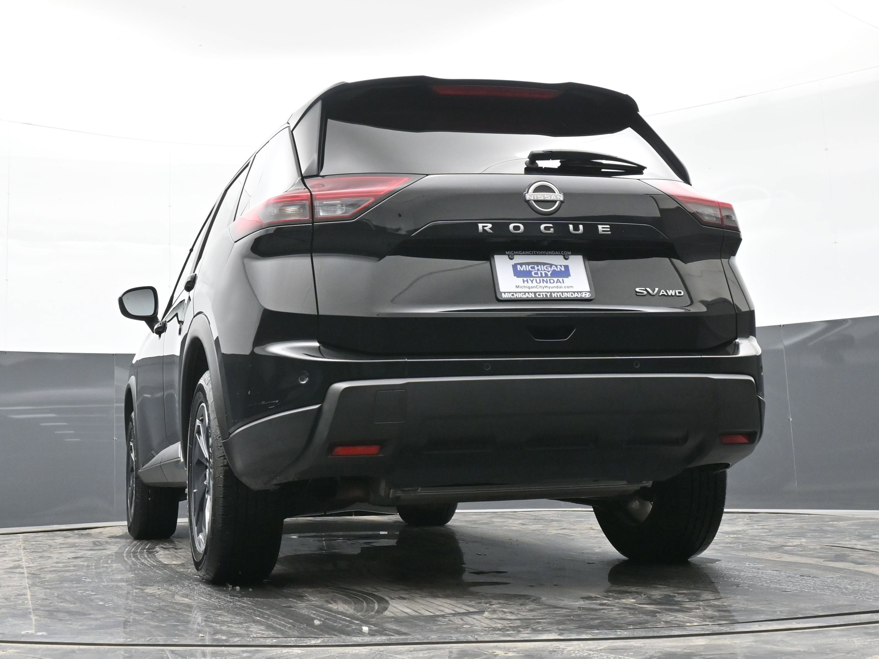 Used 2024 Nissan Rogue SV image 41