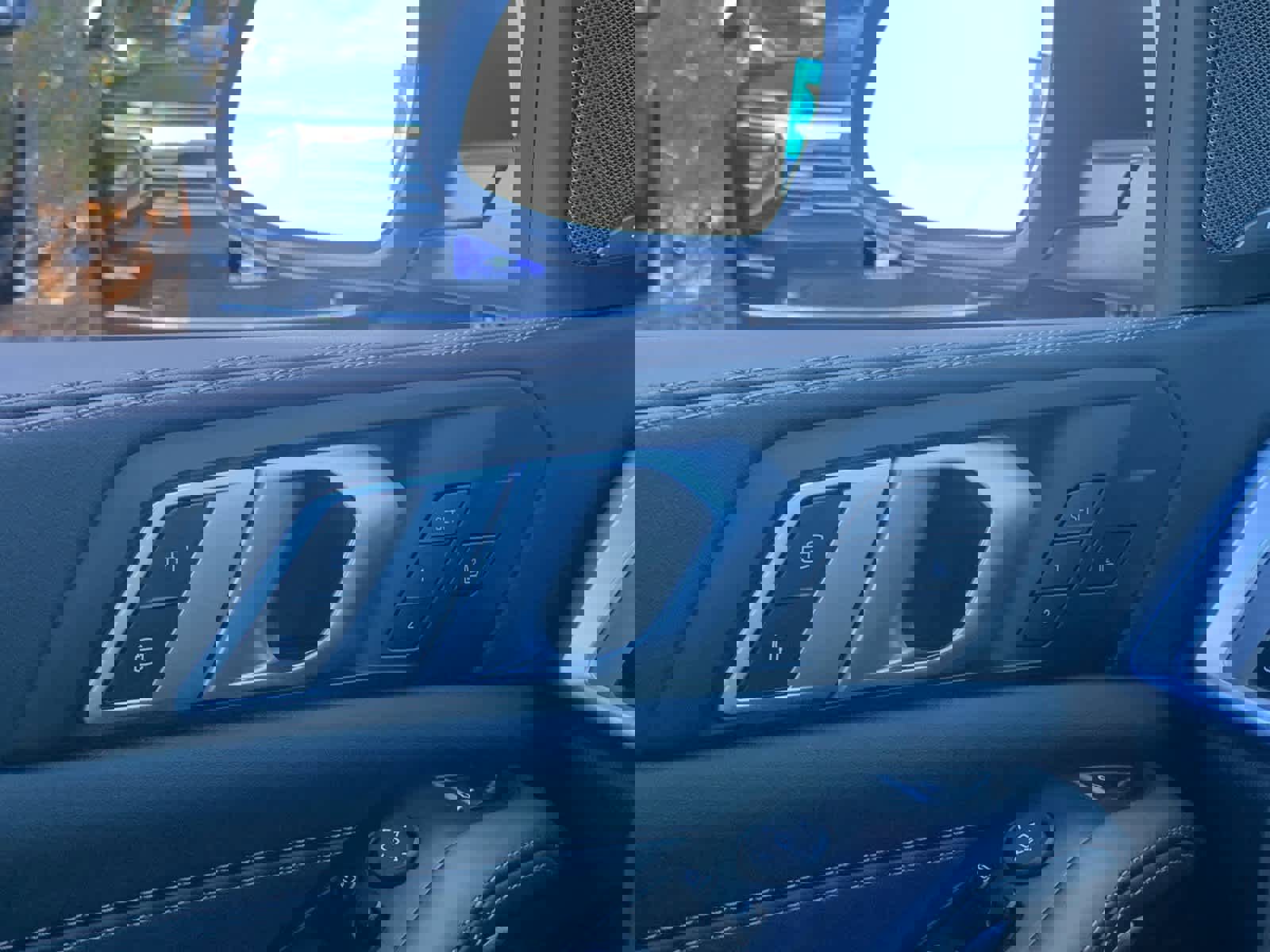 Used 2025 BMW X5 xDrive50e image 25