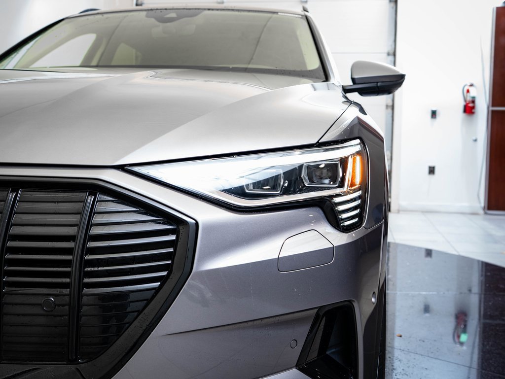 Used 2022 Audi e-tron Premium w/ Convenience Plus Package image 14