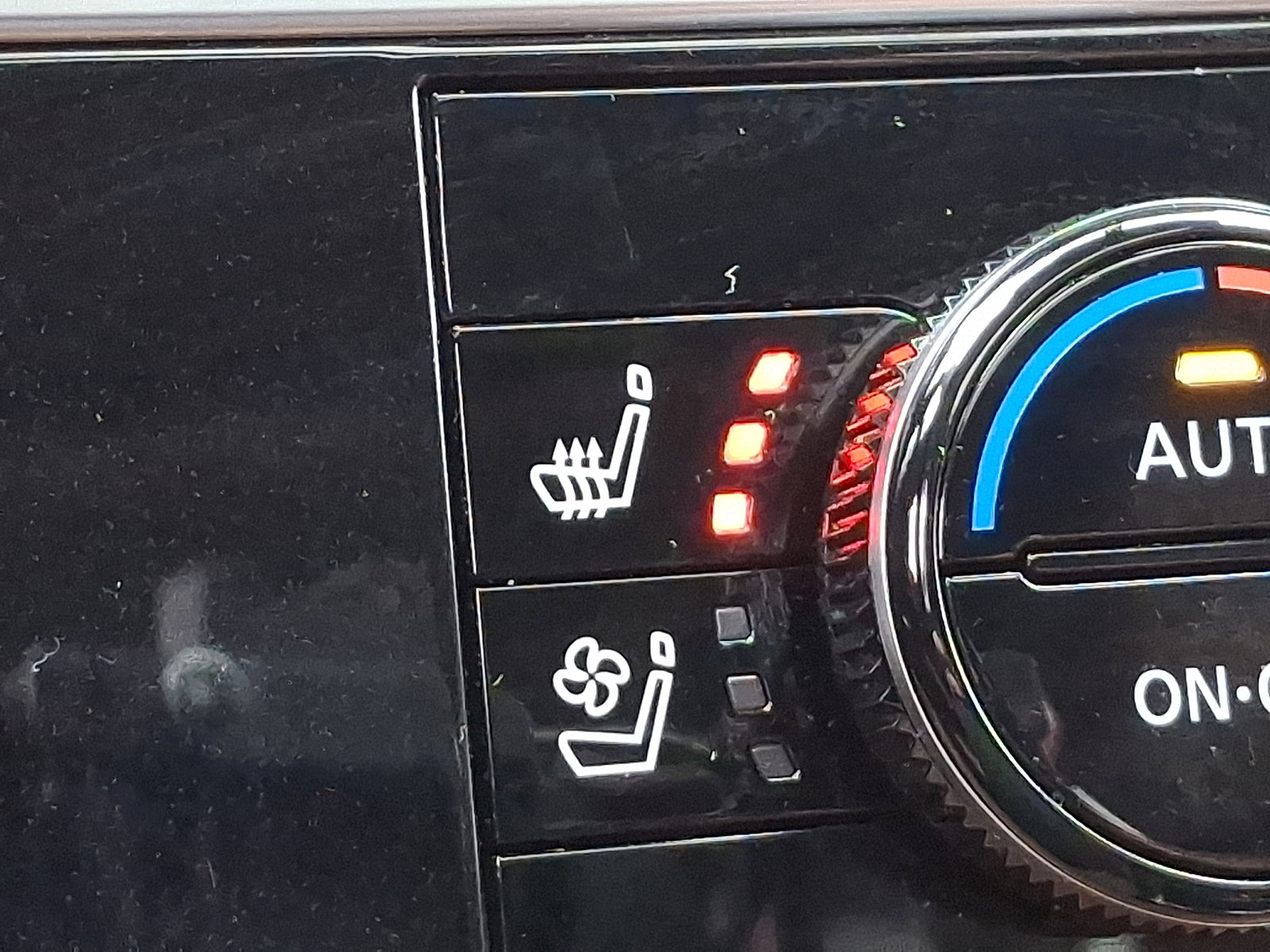 Used 2023 Nissan Pathfinder Platinum w/ Cargo Package image 26