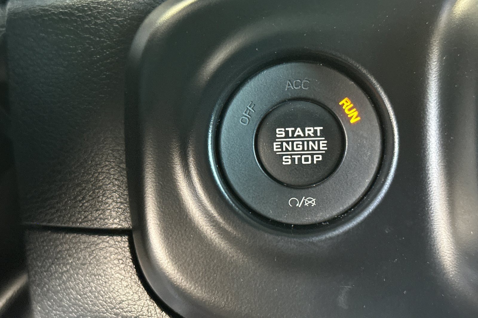 Used 2022 Jeep Wrangler Unlimited Sahara w/ LED Lighting Group AWD/4WD image 22