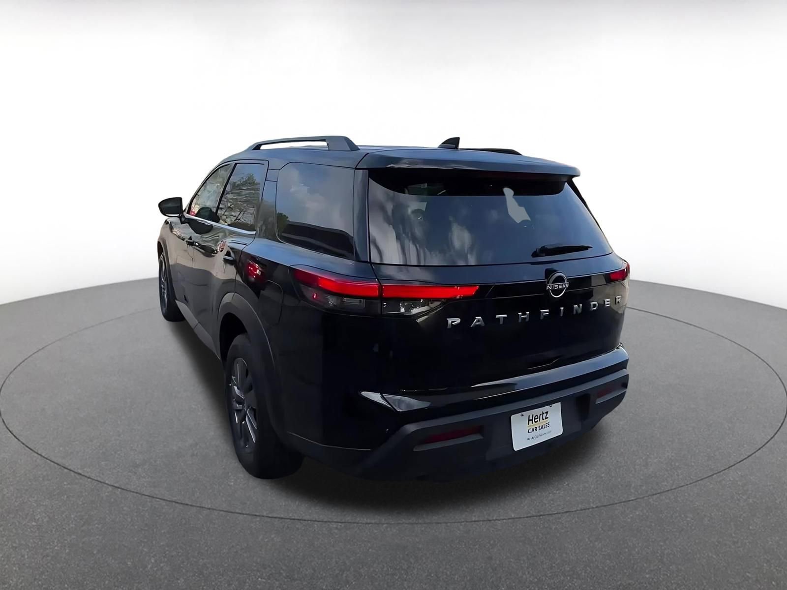 Used 2025 Nissan Pathfinder SV image 16