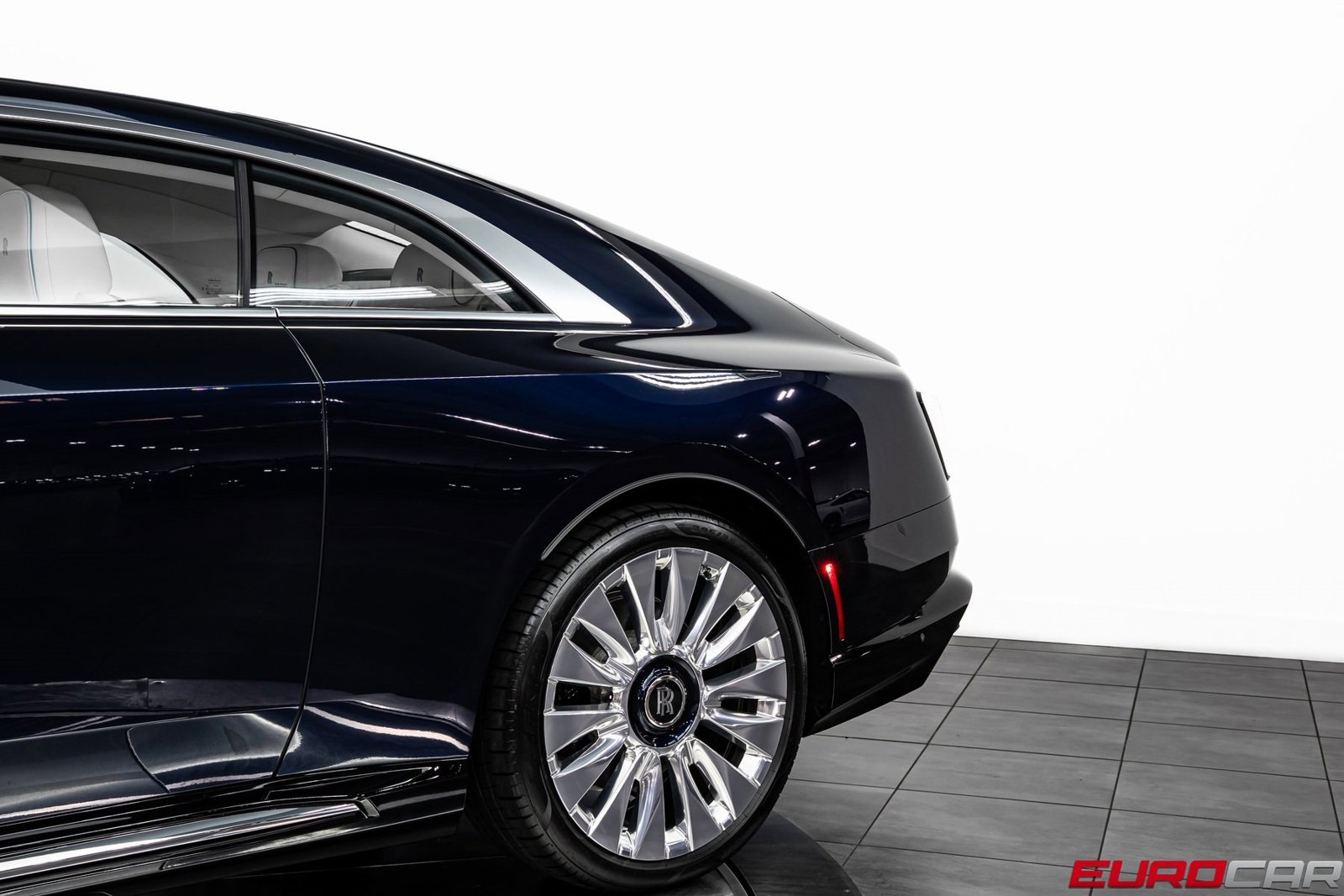 Used 2024 Rolls-Royce Spectre image 14